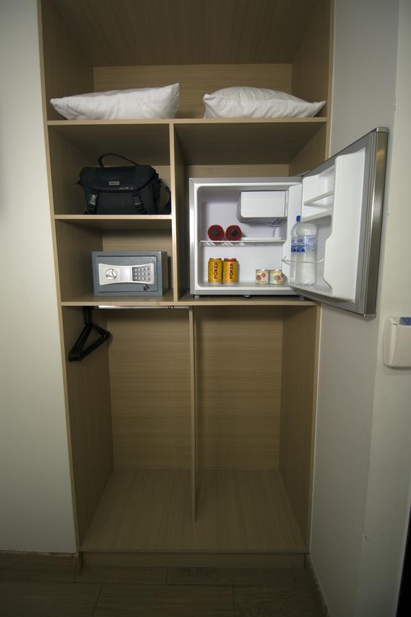 מניזאלס Hotel Granada Plaza מראה חיצוני תמונה